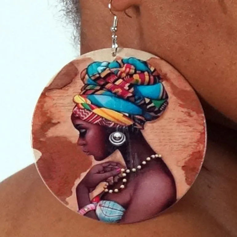 Africa inspired wooden earrings | African woman