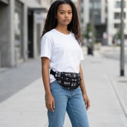 Afrikaanse print heuptasje / Fanny pack - Zwart witte bogolan - Festival tasje met verstelbare band