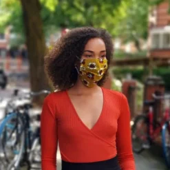 Afrikaanse print mondmasker / mondkapje van katoen Unisex - Mosterd kastanje bloemen
