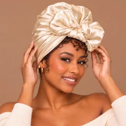 Beige Ivory Satijnen Vierkante Sjaal / Bandana / Hoofddoek 90 x 90 cm