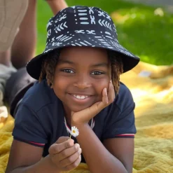 Bucket hat / Vissershoedje met Afrikaanse print - Zwart Wit Bogolan - Kinderen (Unisex)