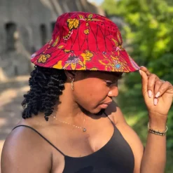 Bucket hat / Vissershoedje met Afrikaanse print - Donkerrood met gele Botanical Flow - Kinderen & Volwassenen (Unisex)