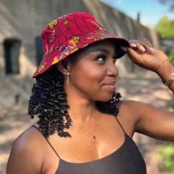 Bucket hat / Vissershoedje met Afrikaanse print - Donkerrood met gele Botanical Flow - Kinderen & Volwassenen (Unisex)