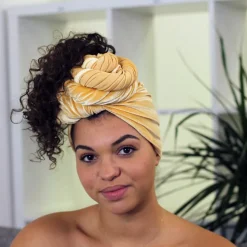 Fluwelen hoofddoek / Velvet headwrap - Ochre geel