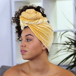 Fluwelen hoofddoek / Velvet headwrap - Ochre geel
