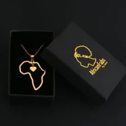 18k Gold plated Afrika ketting / hanger - Vergulde Afrika kaart halsketting Goudkleurig - Afrikaans continent met hartsymbool