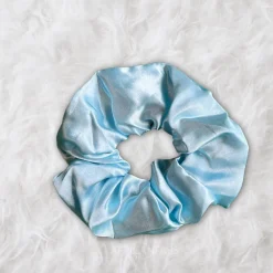 Lichtblauwe Satijnen Slaapmuts / Haar bonnet van Satijn / Satin hair bonnet + Satijnen scrunchie