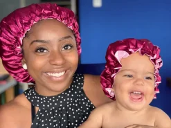 Rode Satijnen Satijnen Slaapmuts (Moeder + Dochter / Mommy & Me ) Kinder Haar Bonnet van Satijn