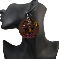 Traditioneel portret - Afrikaanse oorbellen