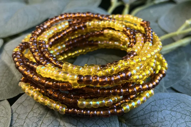 Waist Beads / Afrikaanse Heupketting - EKOSA- Geel / bruin (elastisch)
